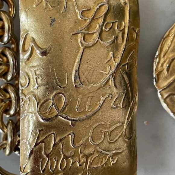 DONNA KARAN Vintage Gold Tone Belt Clip & Hanging Charm Medallion - Picture 9 of 16